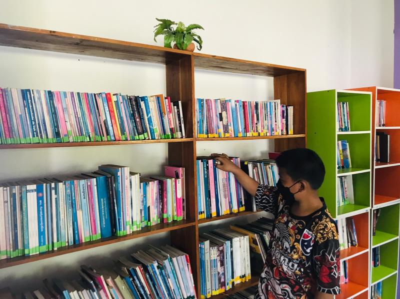 4. รักการอ่านหนังสือต้องห้องสมุดประชาชนอำเภอปางศิลาทอง